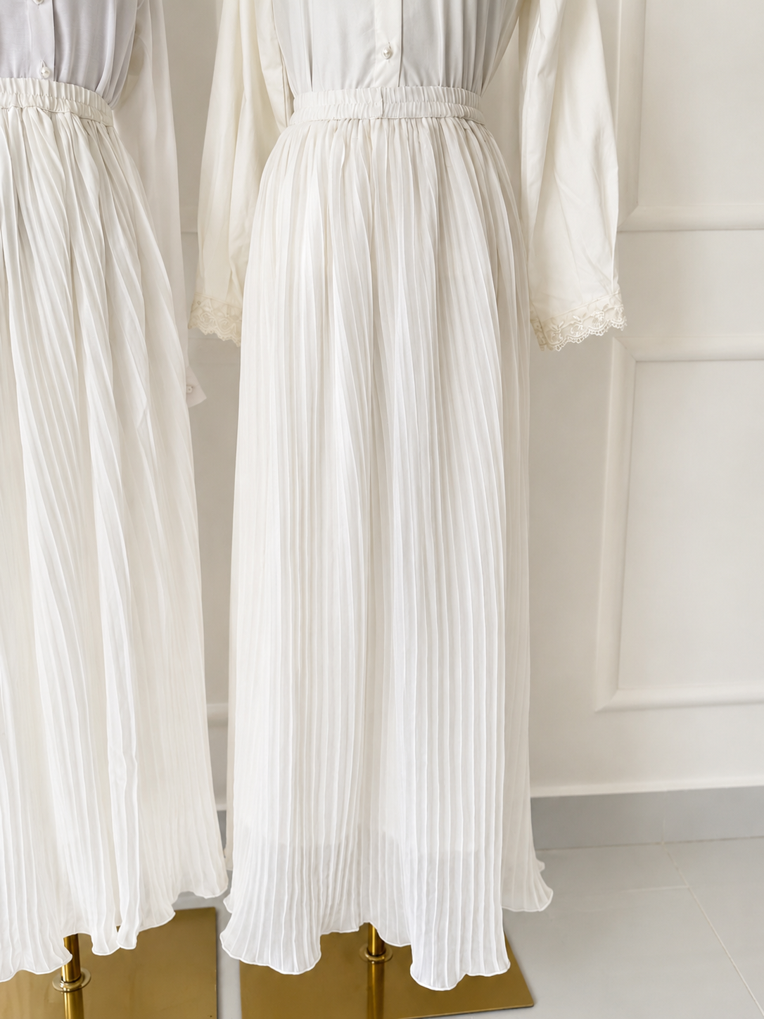 Trendy White Pleated Skirt