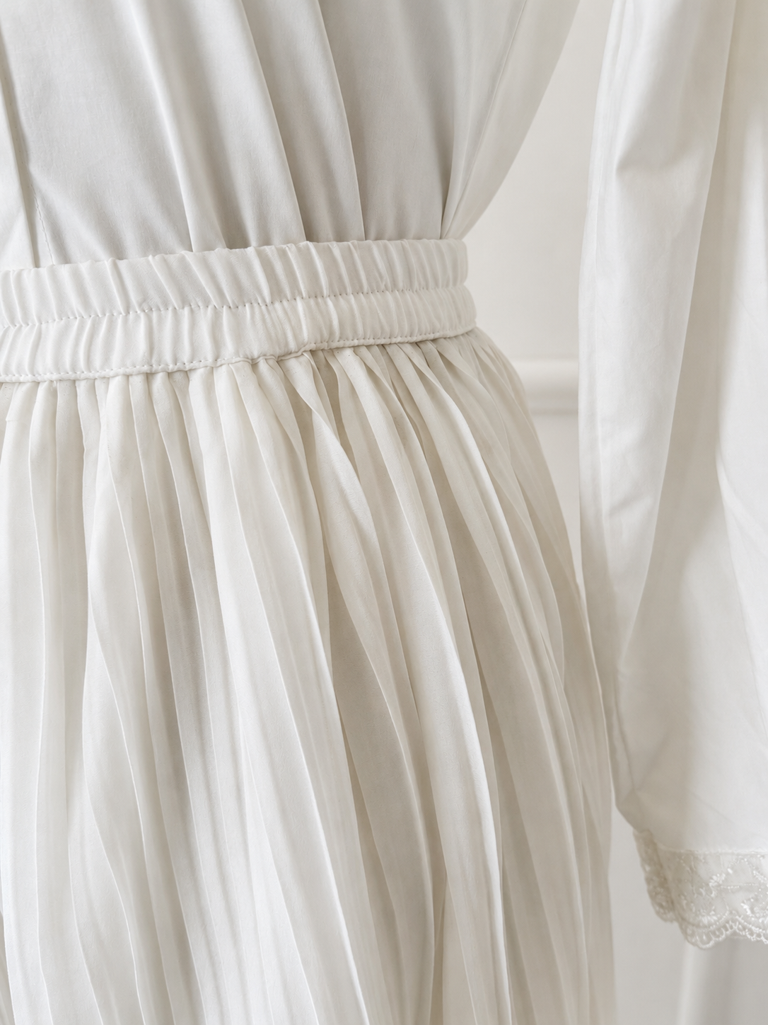 Trendy White Pleated Skirt
