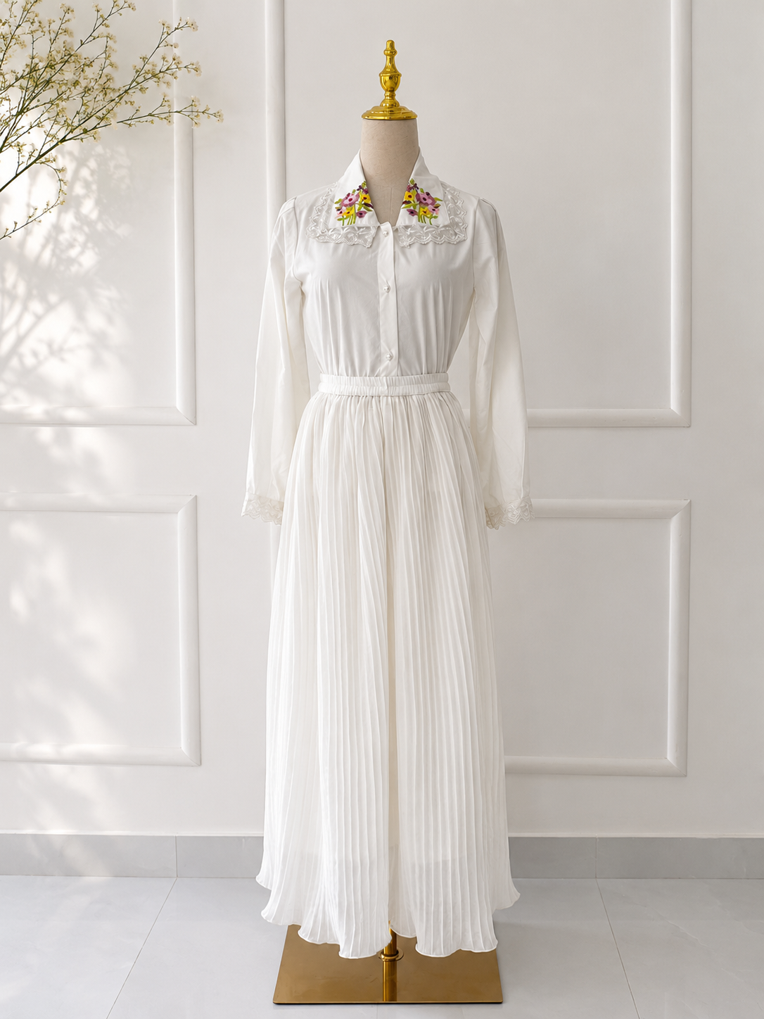Trendy White Pleated Skirt